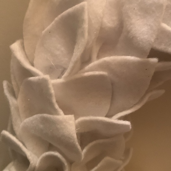 Handmade Double Hanging Felt leaf Wresth with Bow - Picture 3 of 9